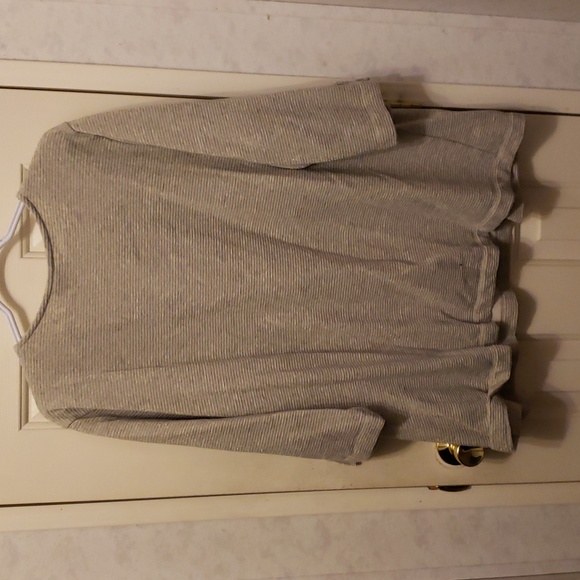 Basic Editions Plus Size Grey Top - Picture 4 of 4